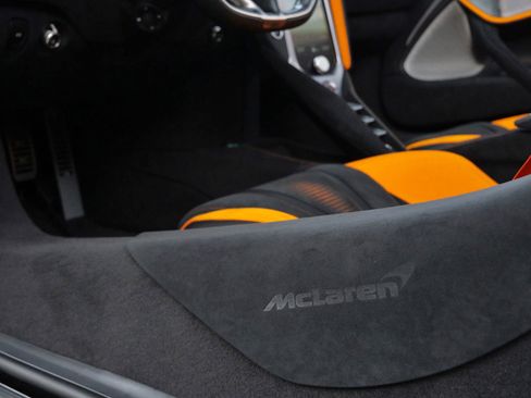 Used 2024 McLaren 750S Spider RWD image 16