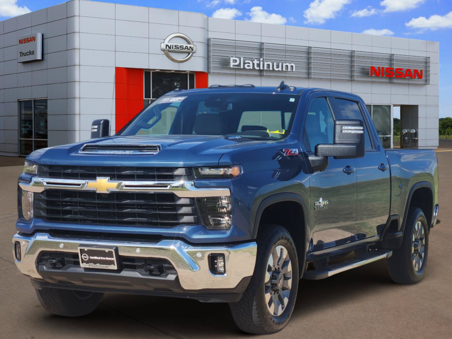 Used 2025 Chevrolet Silverado 2500 LT w/ Texas Edition AWD/4WD image 2