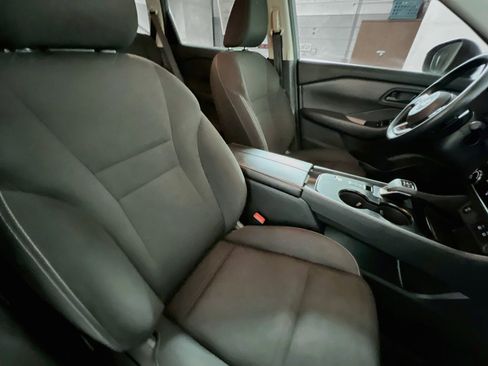 Used 2024 Nissan Rogue S FWD image 31