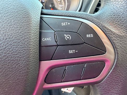 Used 2019 Jeep Cherokee Latitude w/ Popular Appearance Group image 15