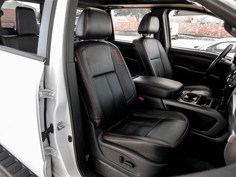 Used 2024 Nissan Titan PRO-4X w/ Pro-4x Convenience Package image 40