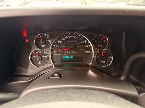 Used 2022 Chevrolet Express 2500 w/ Driver Convenience Package RWD image 17