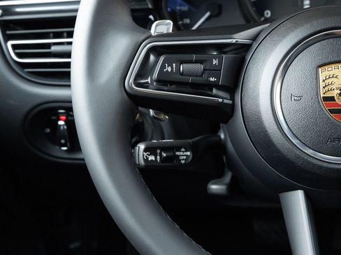 Certified 2026 Porsche Macan AWD/4WD image 15