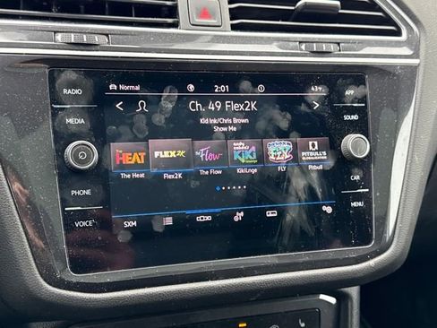 Used 2022 Volkswagen Tiguan SE R-Line image 25