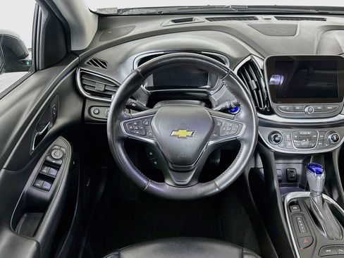 Used 2018 Chevrolet Volt Premier w/ Driver Confidence Package FWD image 18