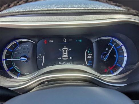 Used 2023 Chrysler Pacifica Touring-L FWD image 11