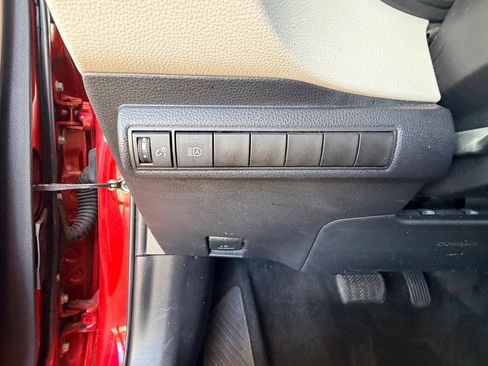 Used 2020 Toyota Corolla LE FWD image 16