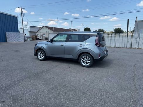 Used 2025 Kia Soul LX w/ LX Technology Package FWD image 9