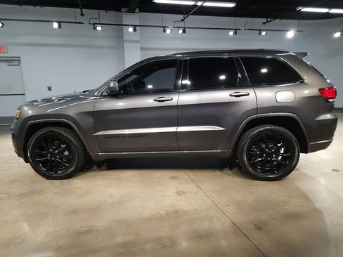 Used 2020 Jeep Grand Cherokee Altitude RWD image 4