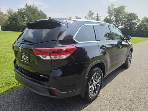 Used 2017 Toyota Highlander XLE AWD/4WD image 6