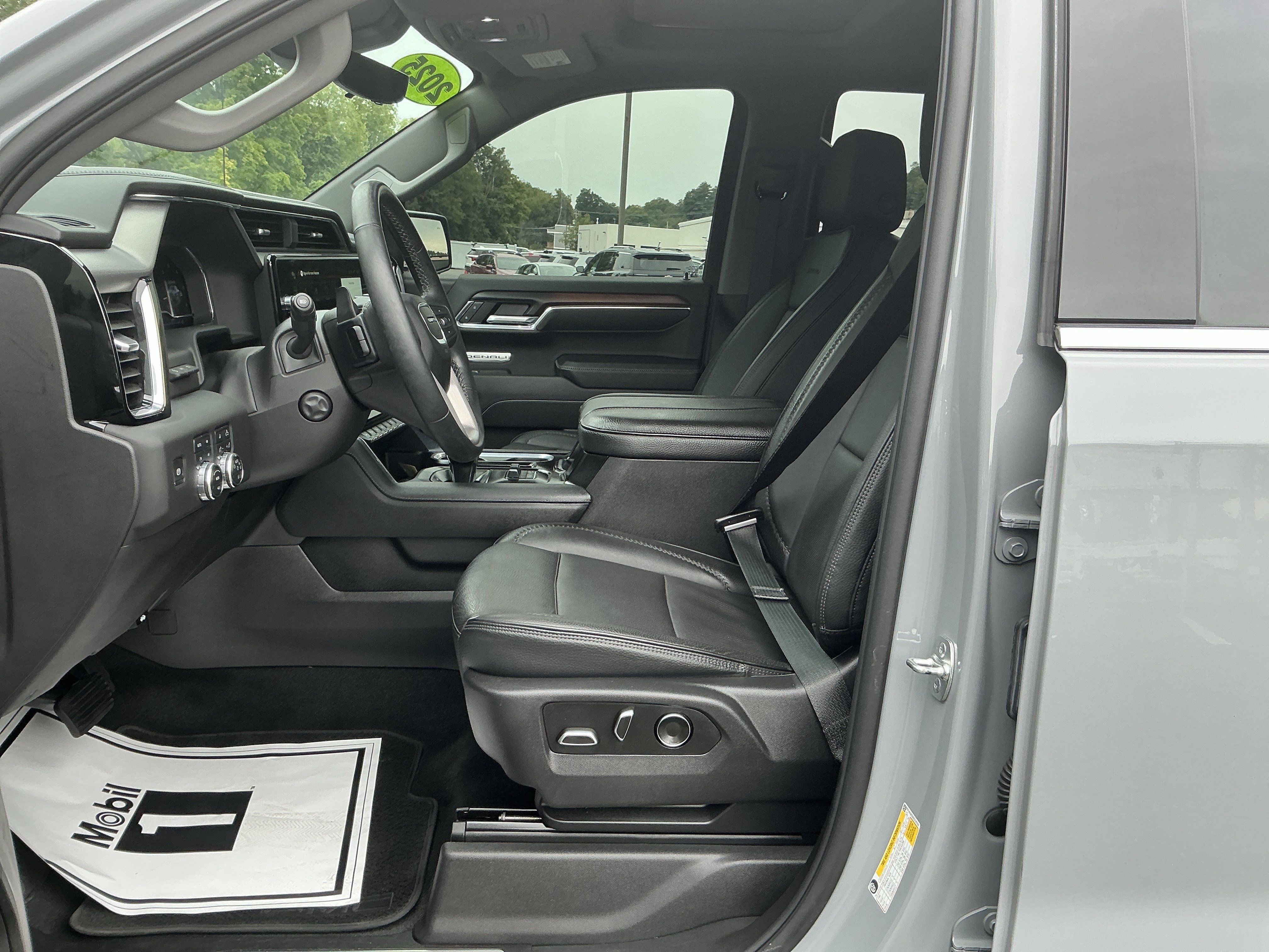 Used 2025 GMC Sierra 1500 Denali w/ Denali Reserve Package AWD/4WD image 15