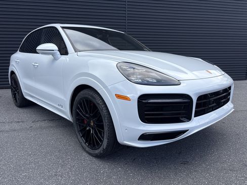 Used 2022 Porsche Cayenne GTS image 7