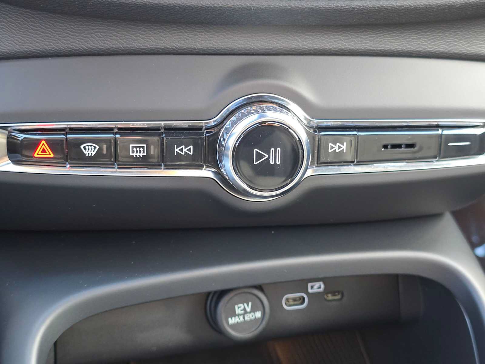 Certified 2024 Volvo XC40 Recharge Ultimate w/ Protection Package Premier AWD/4WD image 30
