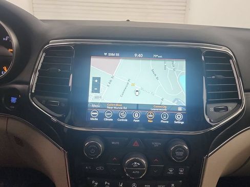 Used 2020 Jeep Grand Cherokee Limited AWD/4WD image 25