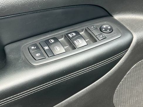 Used 2018 Jeep Grand Cherokee Altitude AWD/4WD image 16
