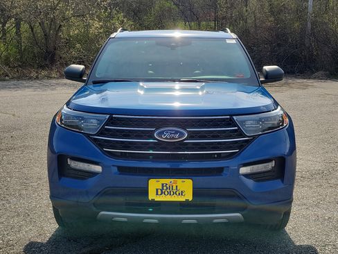 Used 2021 Ford Explorer XLT w/ Equipment Group 202A AWD/4WD image 2