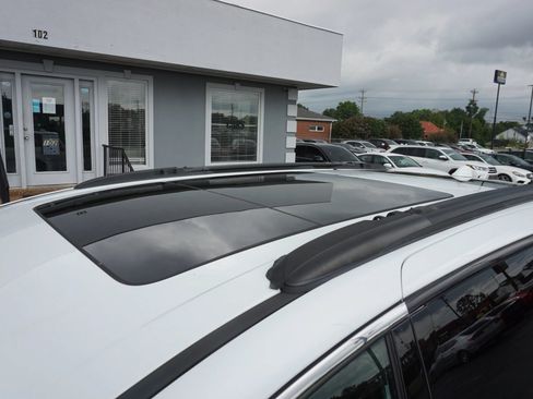 Used 2019 Chrysler Pacifica Touring-L Plus FWD image 9
