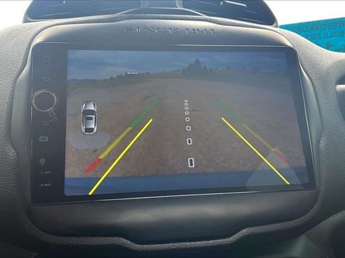 Used 2020 Jeep Renegade Latitude w/ Cold Weather Group AWD/4WD image 14