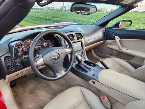 Used 2006 Chevrolet Corvette Coupe w/ Preferred Equipment Group RWD image 9