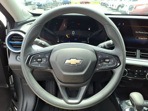 Used 2024 Chevrolet Trax LT FWD image 18