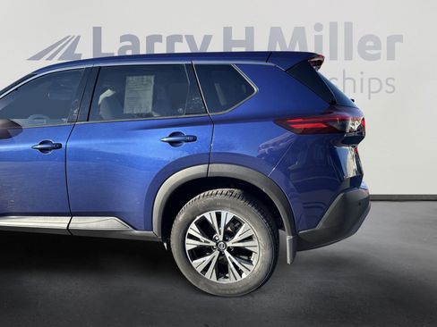 Used 2021 Nissan Rogue SV image 12