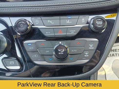 Used 2026 Chrysler Pacifica Limited FWD image 18