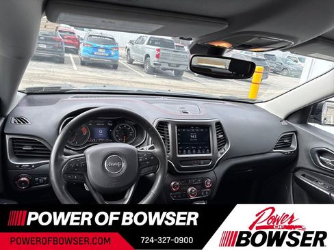 Used 2022 Jeep Cherokee Trailhawk w/ Trailer Tow Group AWD/4WD image 11