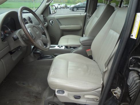 Used 2005 Jeep Liberty Limited AWD/4WD image 9