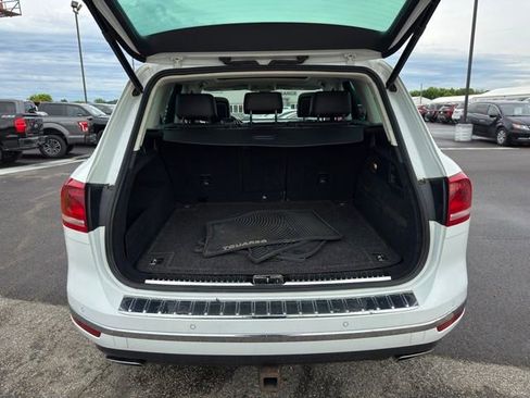 Used 2015 Volkswagen Touareg TDI AWD/4WD image 41