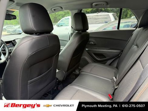 Used 2022 Chevrolet Trax LT w/ LT Convenience Package AWD/4WD image 5