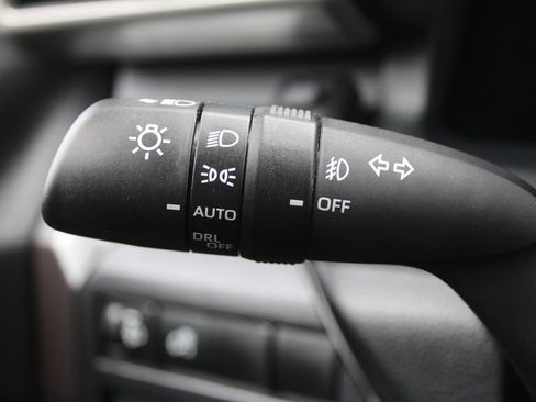 Used 2024 Toyota Tacoma TRD Sport AWD/4WD image 35