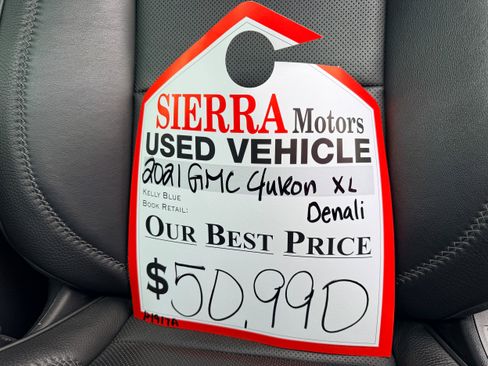 Used 2021 GMC Yukon XL Denali w/ Denali Premium Package image 11