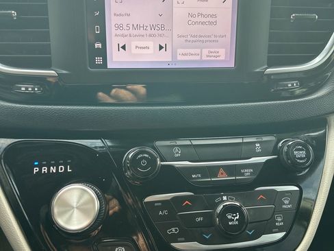 Used 2023 Chrysler Voyager LX image 19