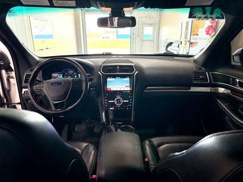 Used 2017 Ford Explorer Limited w/ Equipment Group 301A AWD/4WD image 13
