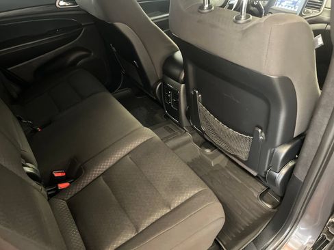 Used 2021 Jeep Grand Cherokee Laredo AWD/4WD image 46