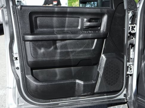 Used 2024 RAM 2500 Tradesman w/ Chrome Appearance Group image 16