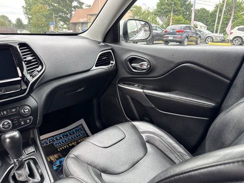 Used 2019 Jeep Cherokee Limited AWD/4WD image 13