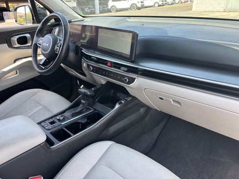 Certified 2025 Kia Sorento S w/ Panoramic Sunroof Package FWD image 10