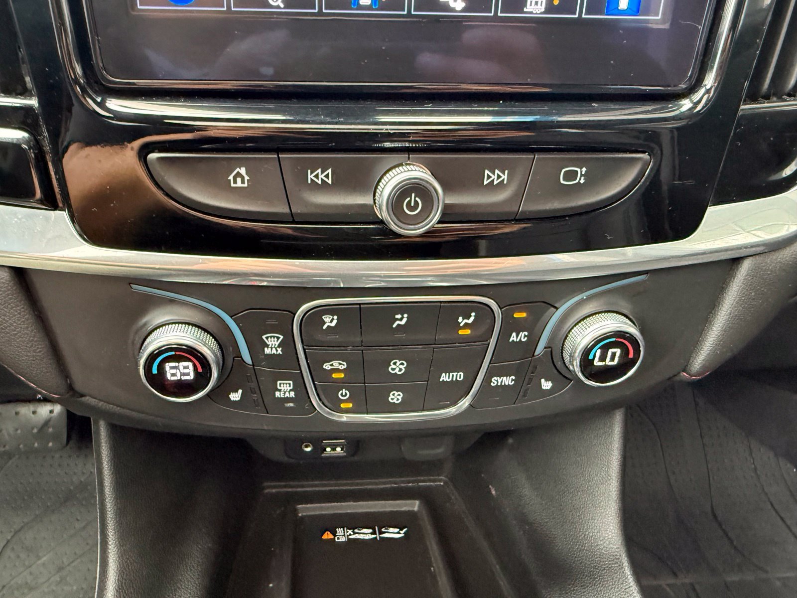 Used 2022 Chevrolet Traverse RS AWD/4WD image 26