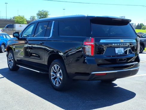 Used 2024 Chevrolet Suburban LT w/ Luxury Package AWD/4WD image 5