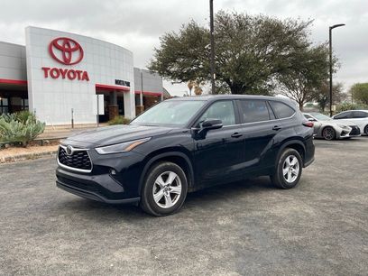 Used 2025 Toyota Highlander LE