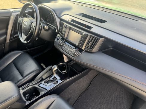 Used 2016 Toyota RAV4 SE image 19