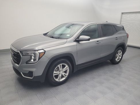 Used 2024 GMC Terrain SLE FWD image 2