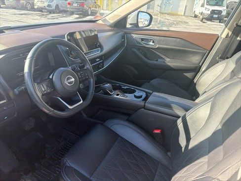 Used 2022 Nissan Rogue Platinum w/ Head-Up Display Package image 2