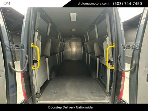 Used 2019 Mercedes-Benz Sprinter 170 image 34