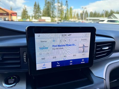 Used 2020 Ford Explorer XLT AWD/4WD image 33