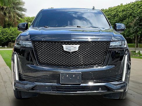 Used 2021 Cadillac Escalade Sport Platinum w/ Heavy-Duty Trailer Package AWD/4WD image 2