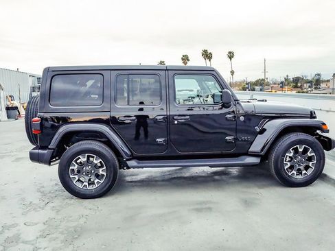 New 2026 Jeep Wrangler Unlimited Sahara AWD/4WD image 13