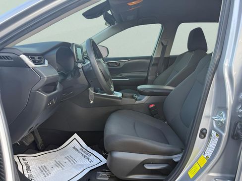 Used 2021 Toyota RAV4 LE image 25