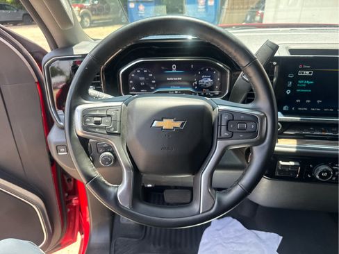 Used 2025 Chevrolet Silverado 1500 LT RWD image 25